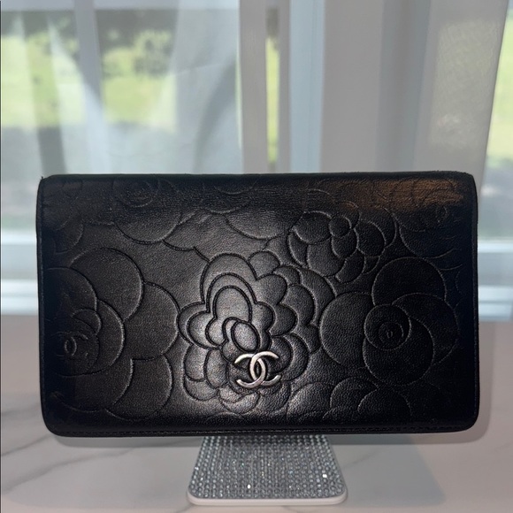 Chanel Black Floral Embossed Bifold Wallet - Picture 1 of 11